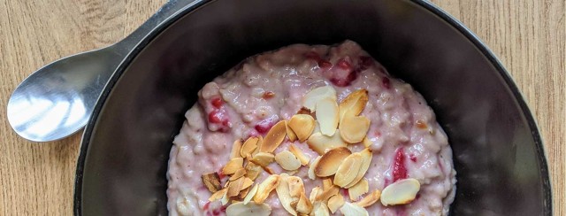 Raspberry and Almond Porridge image